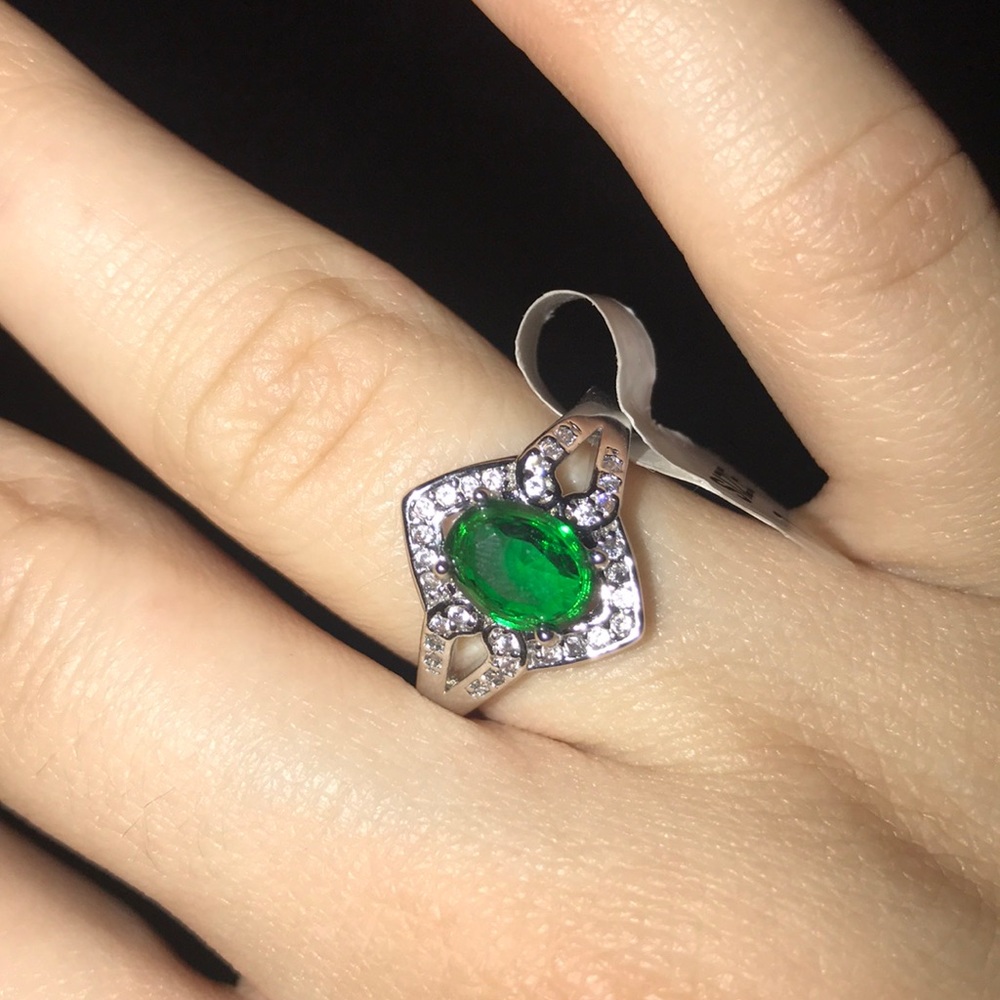 Emerald diamond ring